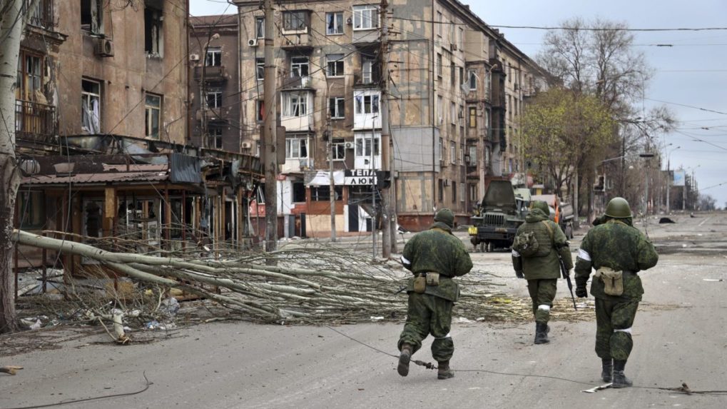 Vojaci brániaci Mariupol sa údajne nevzdali, naďalej vzdorujú ruským okupantom