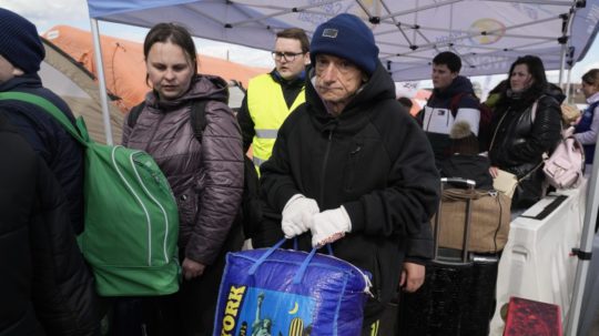 Utečenci z Ukrajiny na hranici v poľskej Medyke.