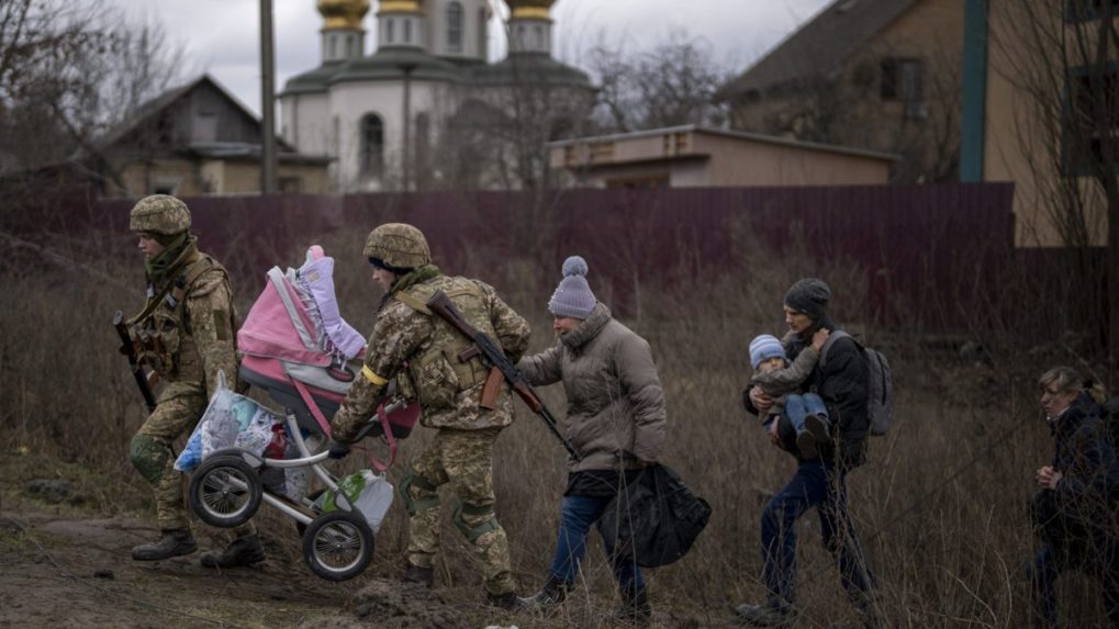 Ukrajincov, ktorí sa pokúsili kapitulovať, Rusi zabili, tvrdia Američania