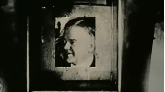 Na snímke vtedajší minister obchodu USA Herbert Hoover počas prvého pokusného televízneho vysielania v USA v roku 1927.