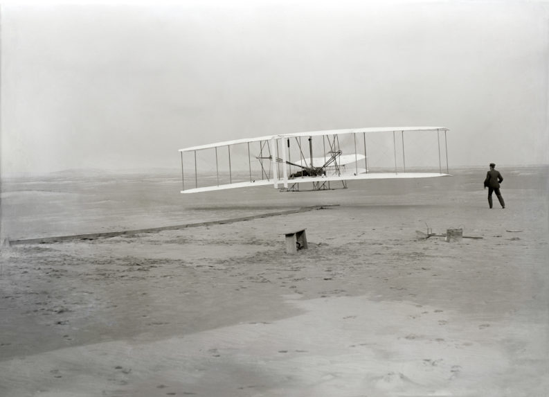 Na snímke lietadlo bratov Wrightovcov Wright Flyer.