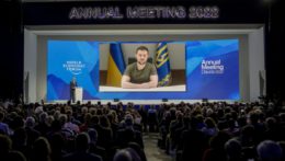 Ukrajinský prezident Volodymyr Zelenskyj sa prihovára účastníkom Svetového ekonomického fóra v Davose.