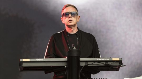 hráč na klávesy kapely Depeche Mode Andrew Fletcher.
