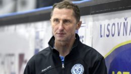 tréner HK Nitra Antonín Stavjaňa.