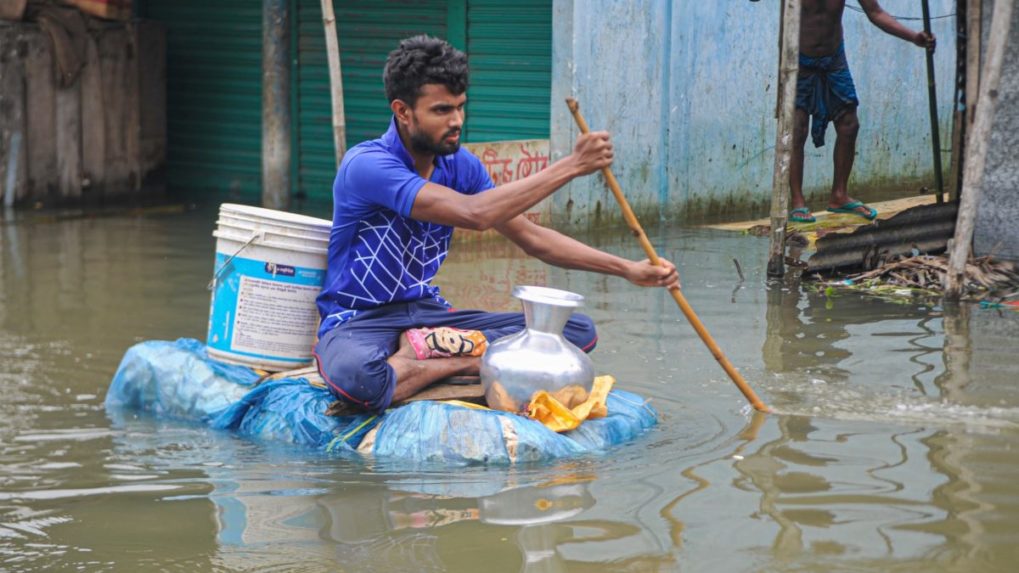 Záplavy a zosuvy pôdy v Indii a Bangladéši si vyžiadali už desiatky životov