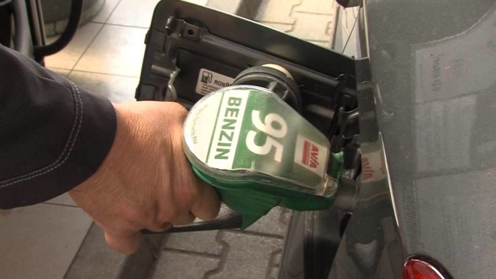 Cena benzínu klesla, ceny LPG a nafty stagnovali