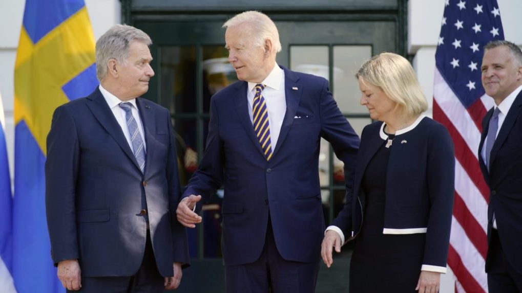Fínsko a Švédsko spĺňajú podmienky na členstvo v NATO, hovorí Biden