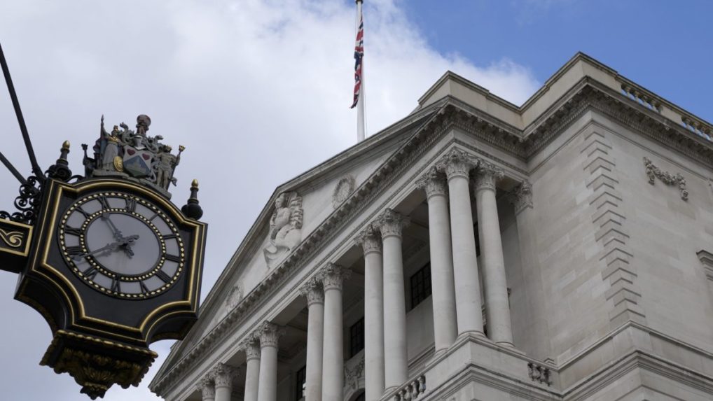 K zvýšeniu úrokovej sadzby pristúpila aj britská centrálna banka