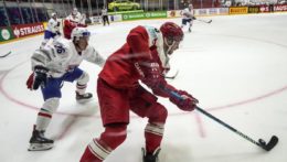 Zápas Dánska a Francúzska na MS 2022 v ľadovom hokeji.