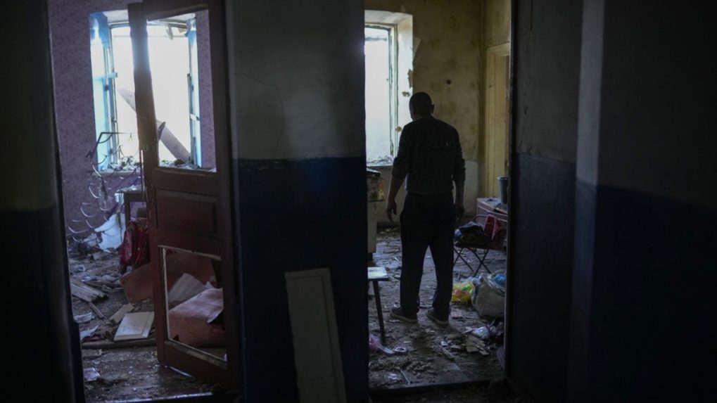 Rusko na Donbase ostreľovalo 40 miest a dedín. Zelenskyj žiada Západ o zbrane