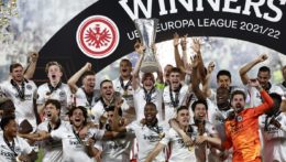Futbalisti Eintrachtu Frankfurt sa tešia z víťazstva v Európskej lige.