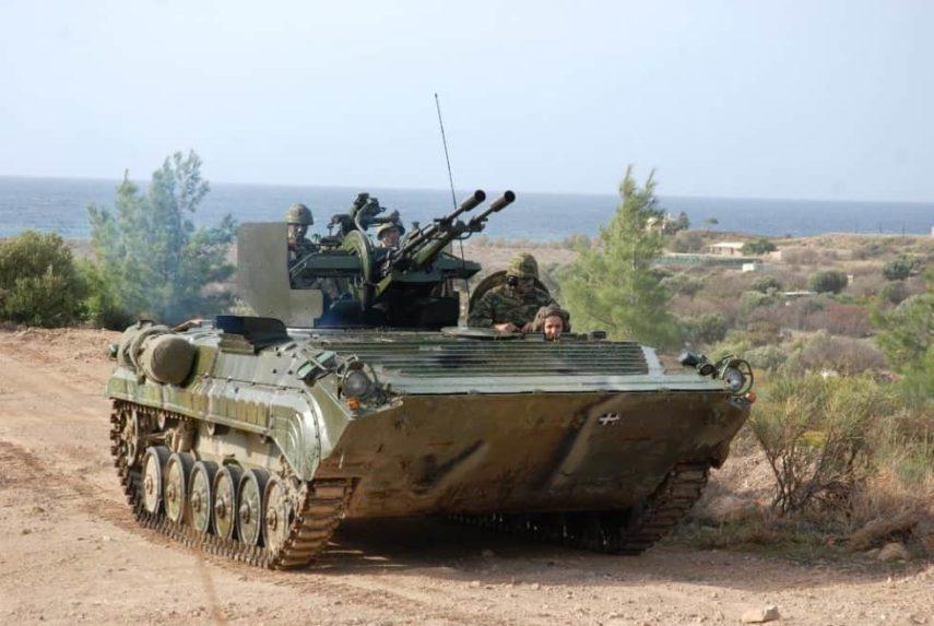 Grécko uvažuje o darovaní obrnených vozidiel Ukrajine