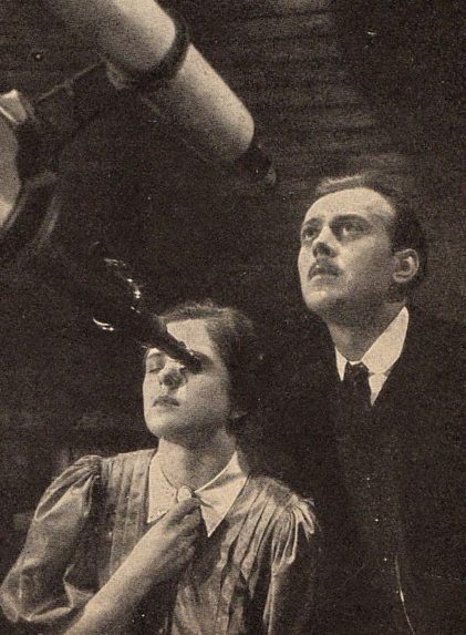 Na archívnej snímke herečka Vlasta Matulová a herec Karel Höger vo filme Turbina z roku 1941.