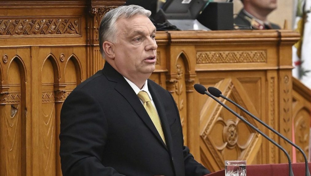 Orbán zdaní banky a korporácie. Zisk využije na posilnenie armády