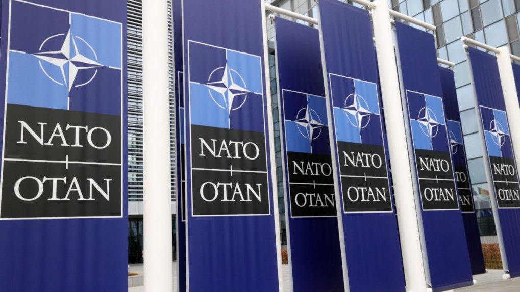 Scholz a Stoltenberg chcú od samitu NATO signál jednoty Aliancie