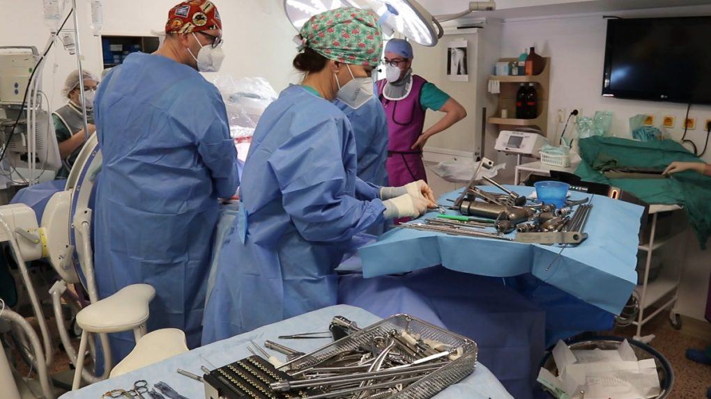 Nemocnice po celom Slovensku odkladajú plánované operácie