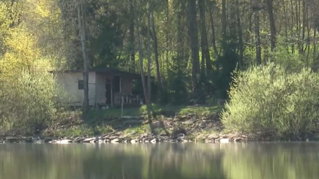 Vodohospodári likvidujú nelegálne stavby v okolí Oravskej priehrady