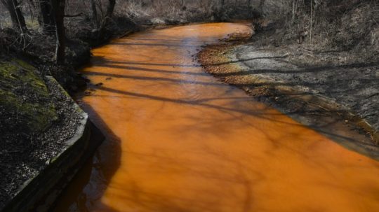 Na snímke znečistená rieka Slaná.