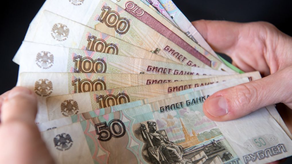 Rusko bude splácať zahraničný dlh v rubľoch