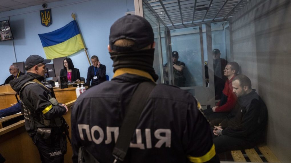 Ukrajinský súd poslal do väzenia dvoch ruských vojakov. Odsedia si 11 rokov