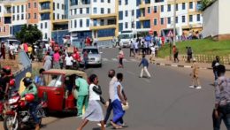 Na ilustračnej snímke rušná rwandská ulica