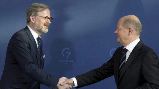 Nemecký kancelár Olaf Scholz (vpravo) a český premiér Petr Fiala.