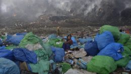 skládka odpadu v Indii