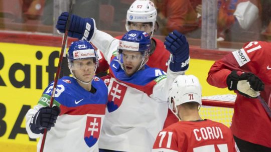 Na snímke gólová radosť Slovákov v zápase so Švajčiarskom na MS v hokeji 2022.