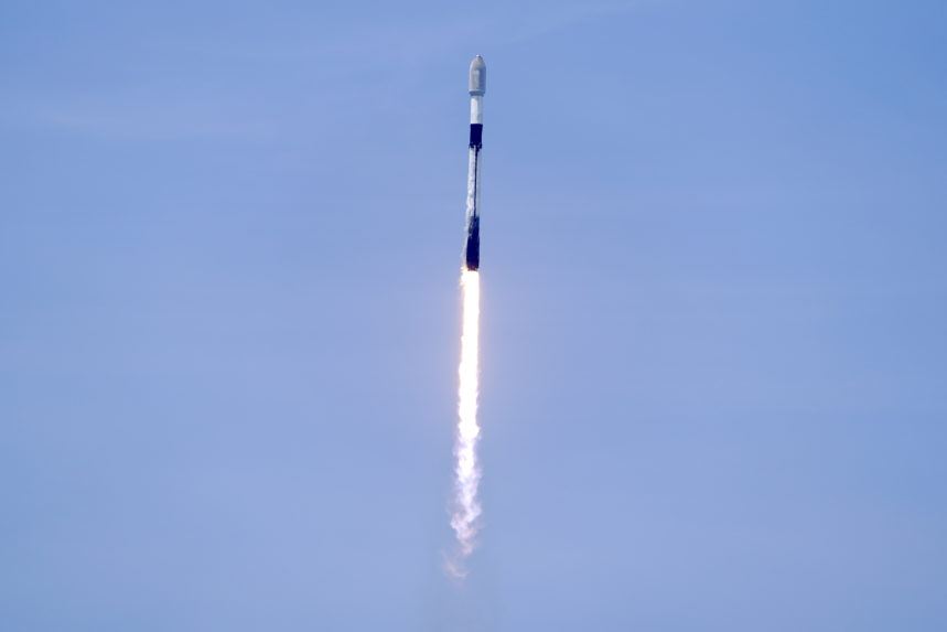 Z Floridy odštartovala raketa Falcon 9 s českou družicou