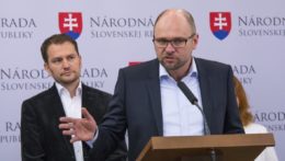 Na snímke predseda strany Sloboda a Solidarita (SaS) Richard Sulík a predseda OĽANO Igor Matovič.