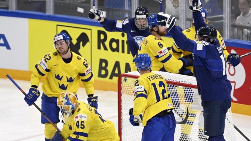 MS 2022: Fíni s prvou prehrou, zdolali ich Švédi po nájazdoch