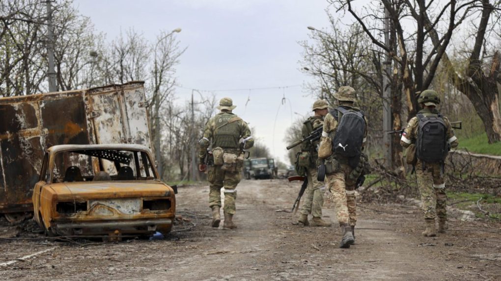 Pri ostreľovaní chemického závodu na východe Ukrajiny zomrelo najmenej 10 ľudí