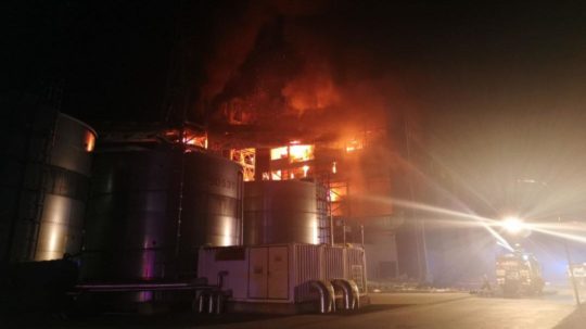 Požiar vo výrobnej hale v Malackách.