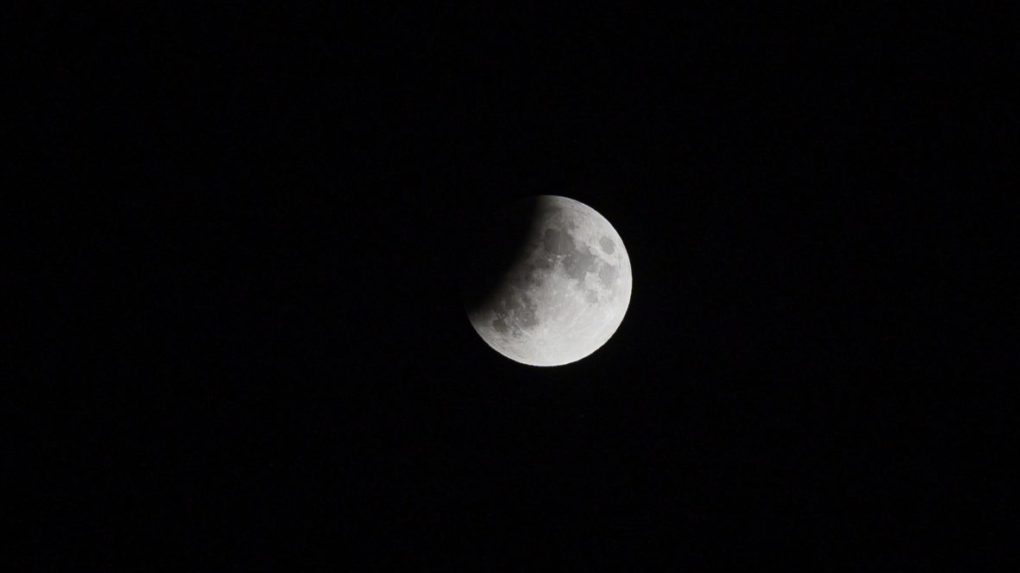 Na Slovensku bude v pondelok skoro ráno možné pozorovať zatmenie Mesiaca