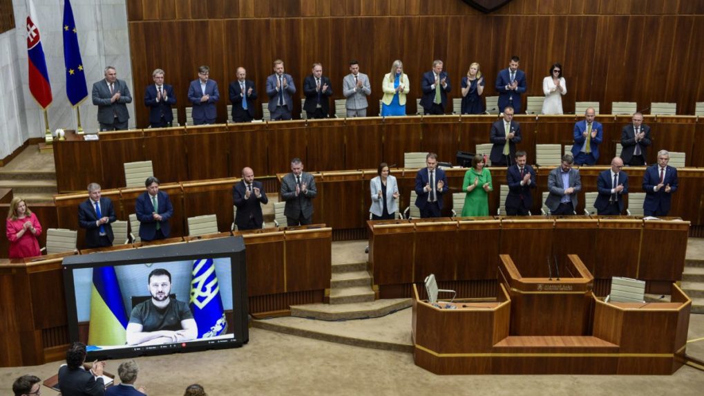Parlament schválil uznesenie odsudzujúce ruskú agresiu na Ukrajine