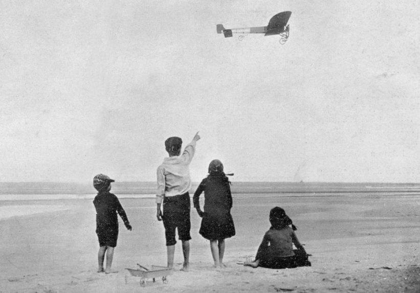 Blériot uskutočnil prvý let cez La Manche v lietadle ťažšom ako vzduch