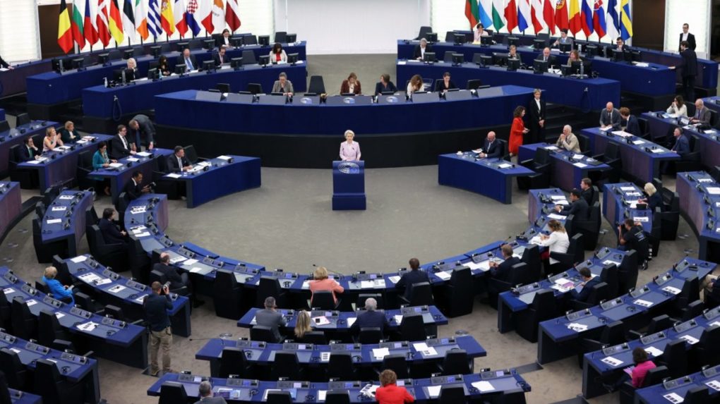 Europoslanci nepodporili rozšírenie emisného trhu ani ďalšie klimatické návrhy