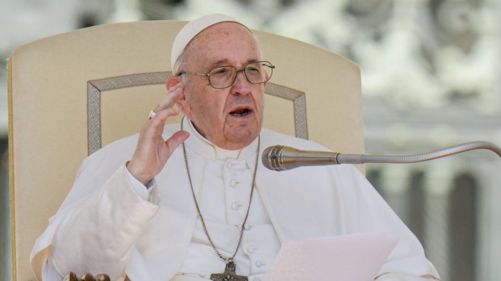 Pápež František: Nedovoľme, aby sa z vojny na Ukrajine stal zvyk