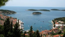 Na snímke pohľad na chorvátske ostrovné mesto Hvar.