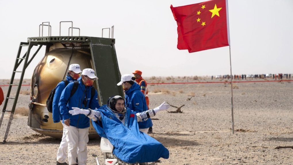 Čína vyšle do vesmíru ďalších troch astronautov