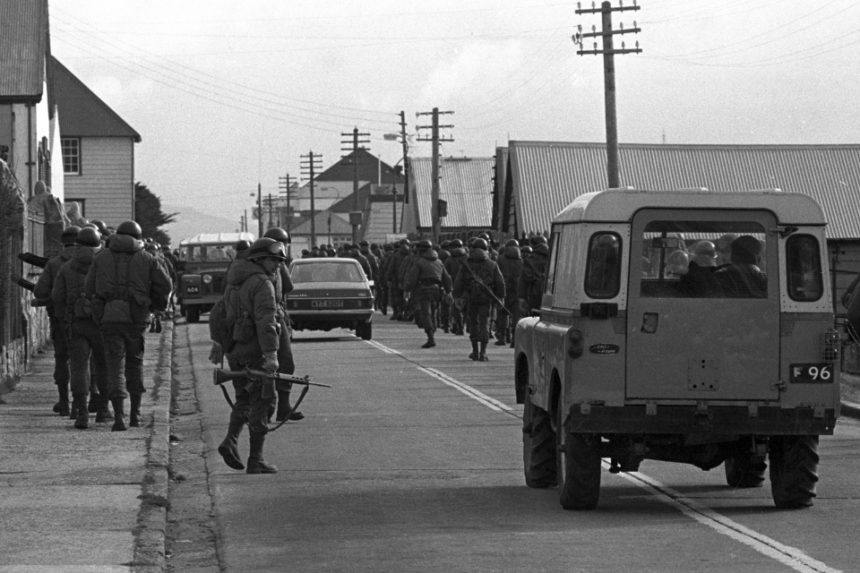 Potupná porážka Argentíny vo vojne o Falklandy sa spečatila pred 40 rokmi