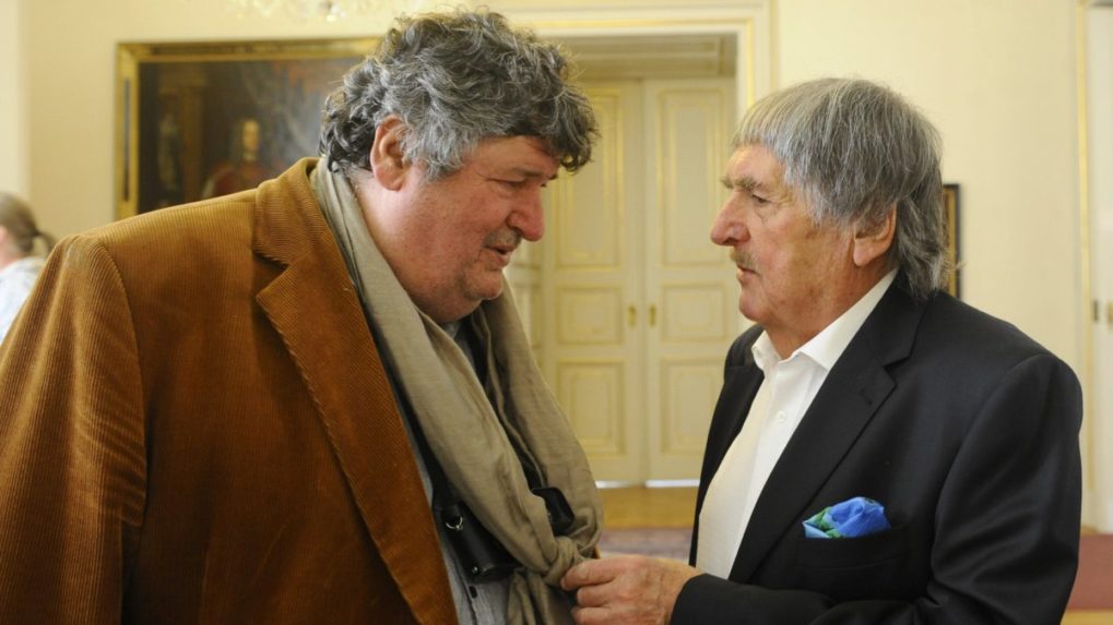 Na snímke fotografi vpravo Karol Kállay a vľavo Tibor Huszár, počas odovzdávaní ocenení Najkrajšie knihy Slovenska 2011.