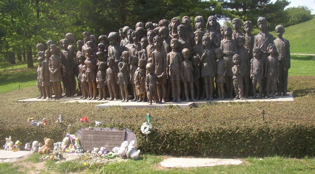 Na snímke pamätník venovaný detským obetiam v Lidiciach.