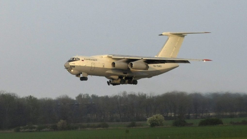 V Rusku sa zrútilo vojenské lietadlo, hlásia štyroch mŕtvych