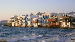 Na snímke mestečko Malé Benátky na gréckom ostrove Mykonos.