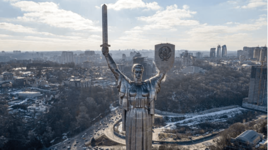 monumentálna socha Matka Vlasť v Kyjeve.
