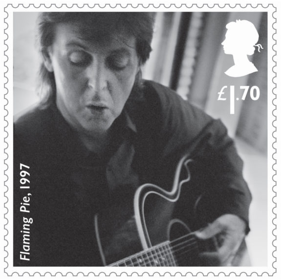Paul McCartney na jednej zo špeciálnych poštových známok.