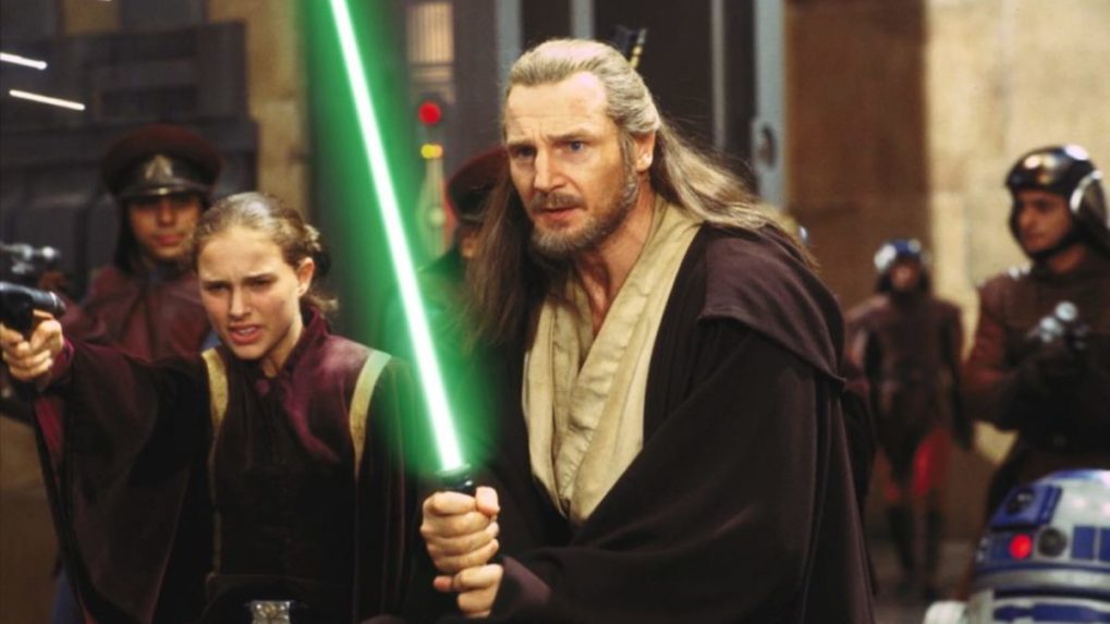 Liam Neeson vo filme Hviezdne vojny: Epizóda I - Skrytá hrozba (1999).