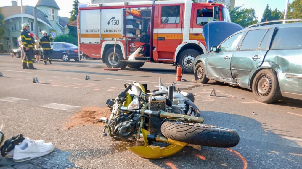 Nehoda v Komárne stála život 37-ročného motorkára