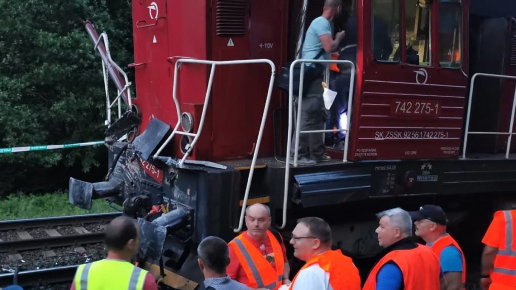 ZSSK po nehode vlaku nariadila kontrolu techniky aj preskúšanie rušňovodičov